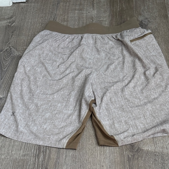 Lululemon The Linerless Shorts 9" Inseam Sunbleached Frontier Brown Small - Picture 3 of 5